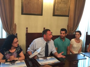 Gli sposi con il sindaco Alessandrini e l'assessore Santavenere